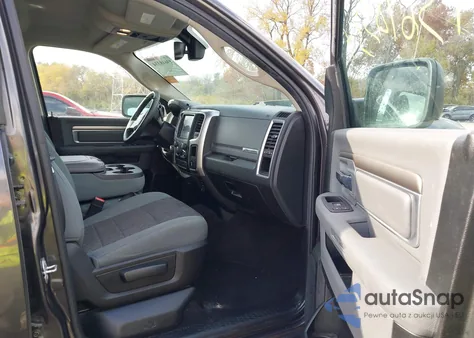 2018 Ram 1500 Big Horn 4X4 5'7 Box z USA, uszkodzony, nr VIN 1C6RR7LG9JS129415